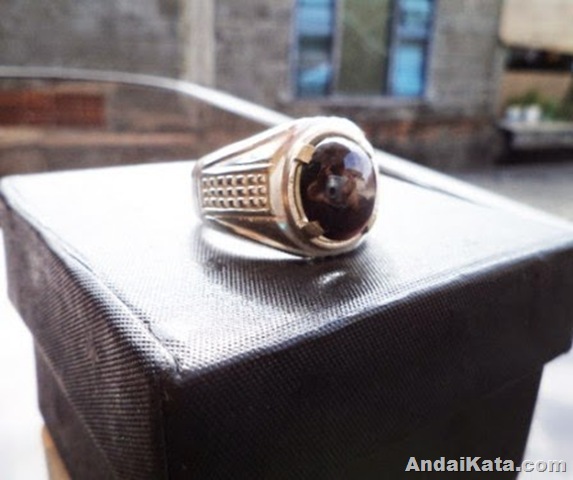 batu cincin hitam